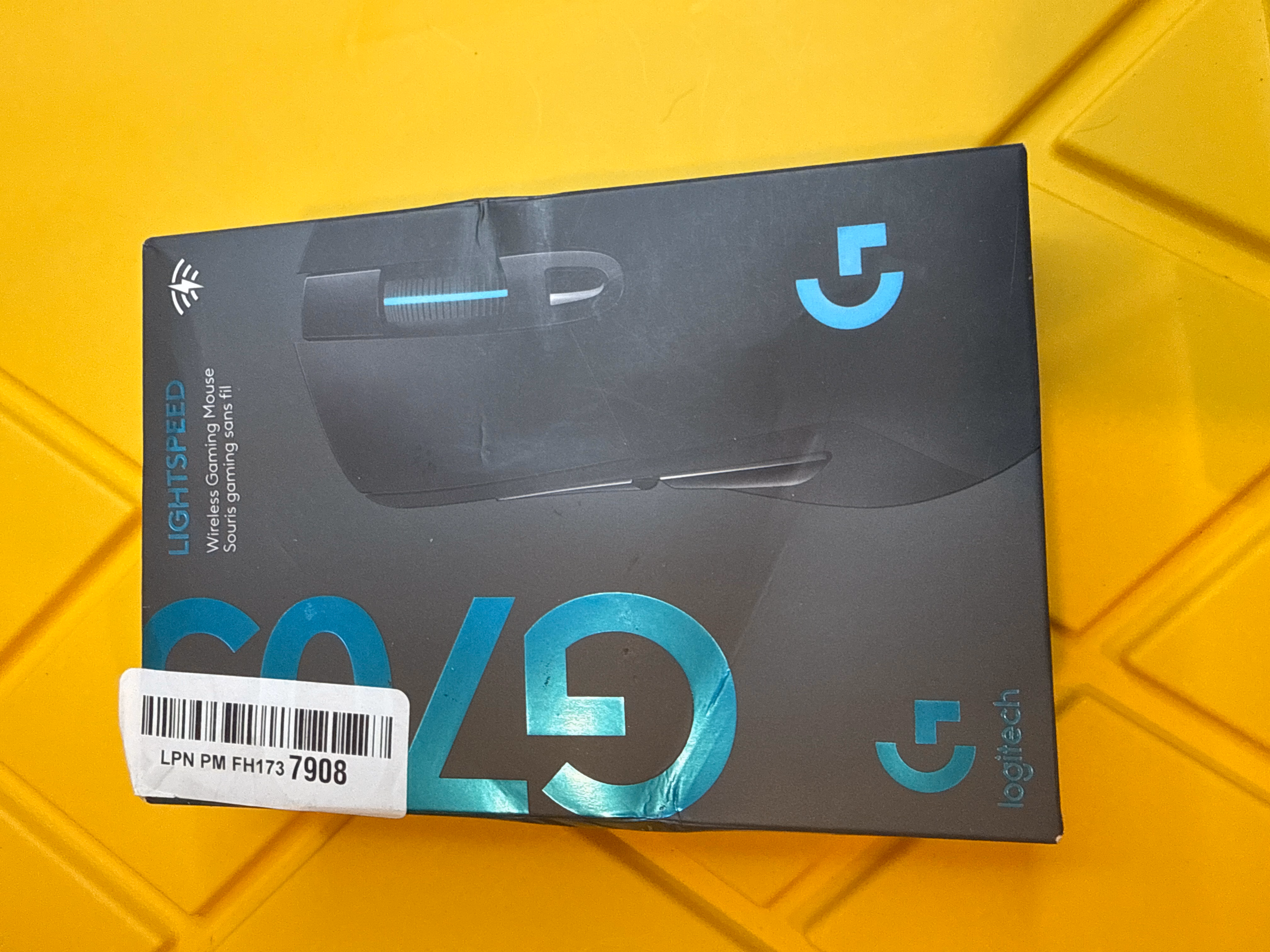 Logitech G703 Lightspeed Wireless Gaming Mouse W/Hero 25K Sensor 100-25 Black thumbnail 2