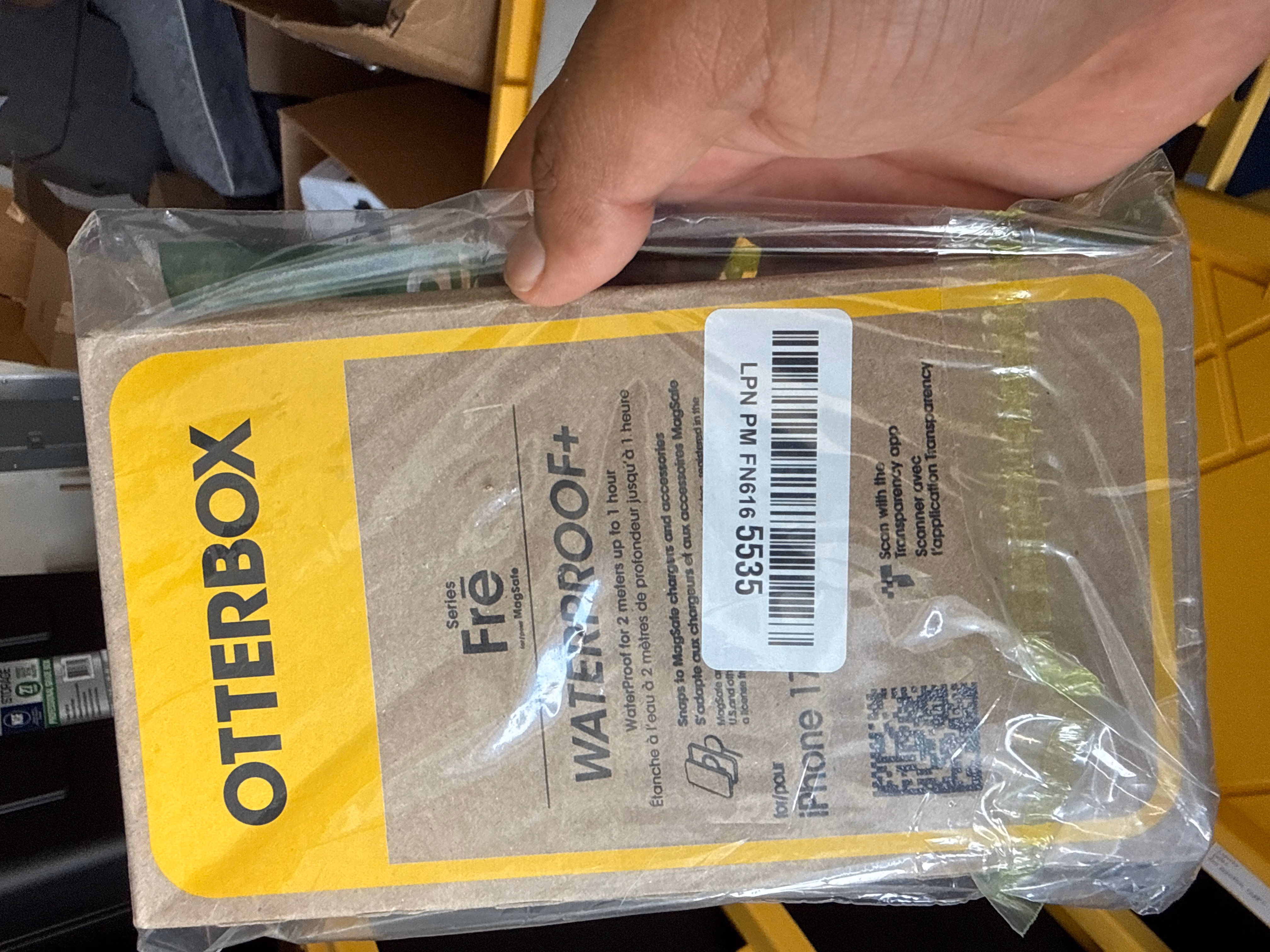OtterBox iPhone 17 Pro FRĒ Series Waterproof Case IP68 Black thumbnail 3