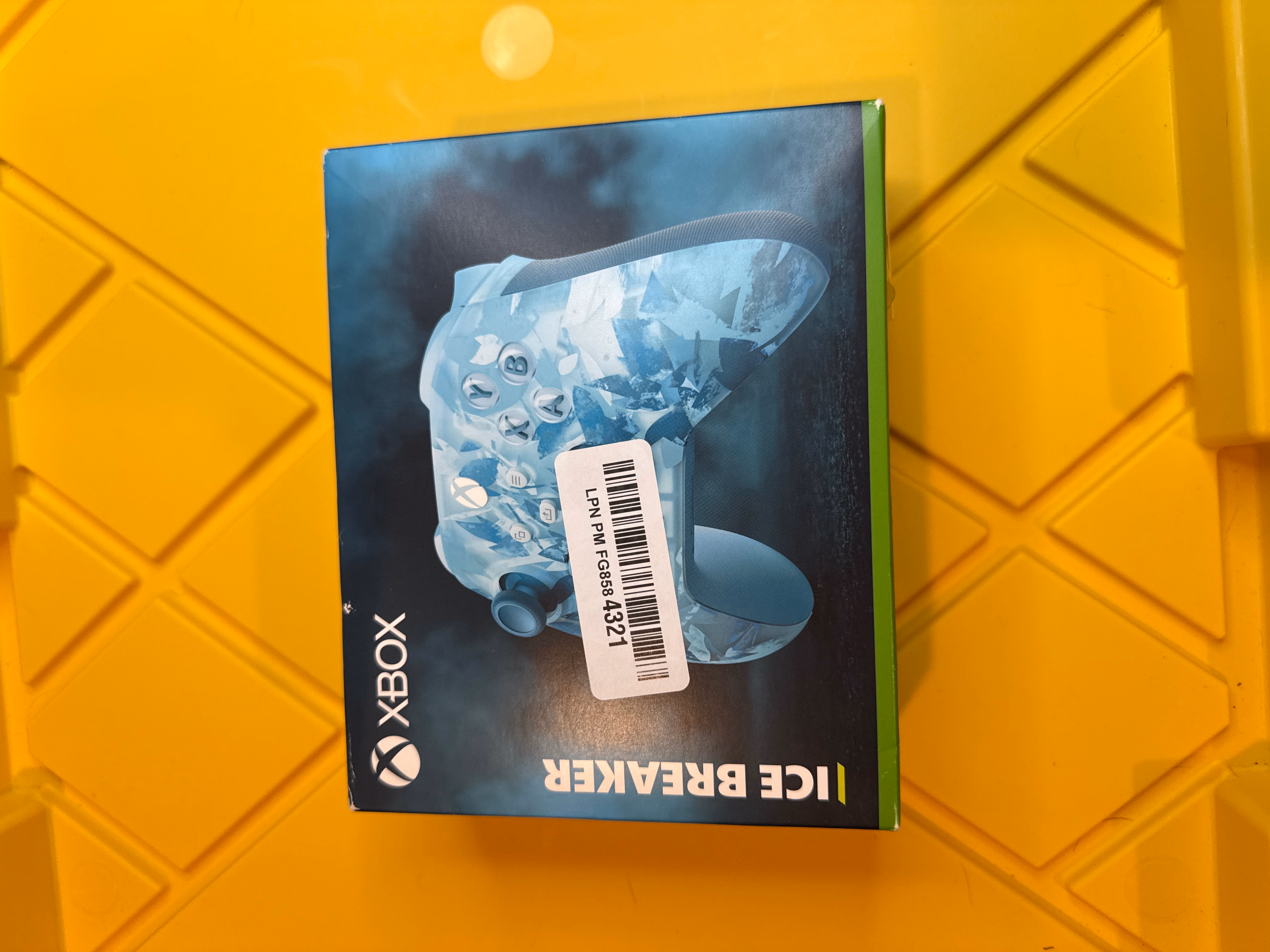 Xbox Wireless Controller Ice Breaker Special Edition thumbnail 2