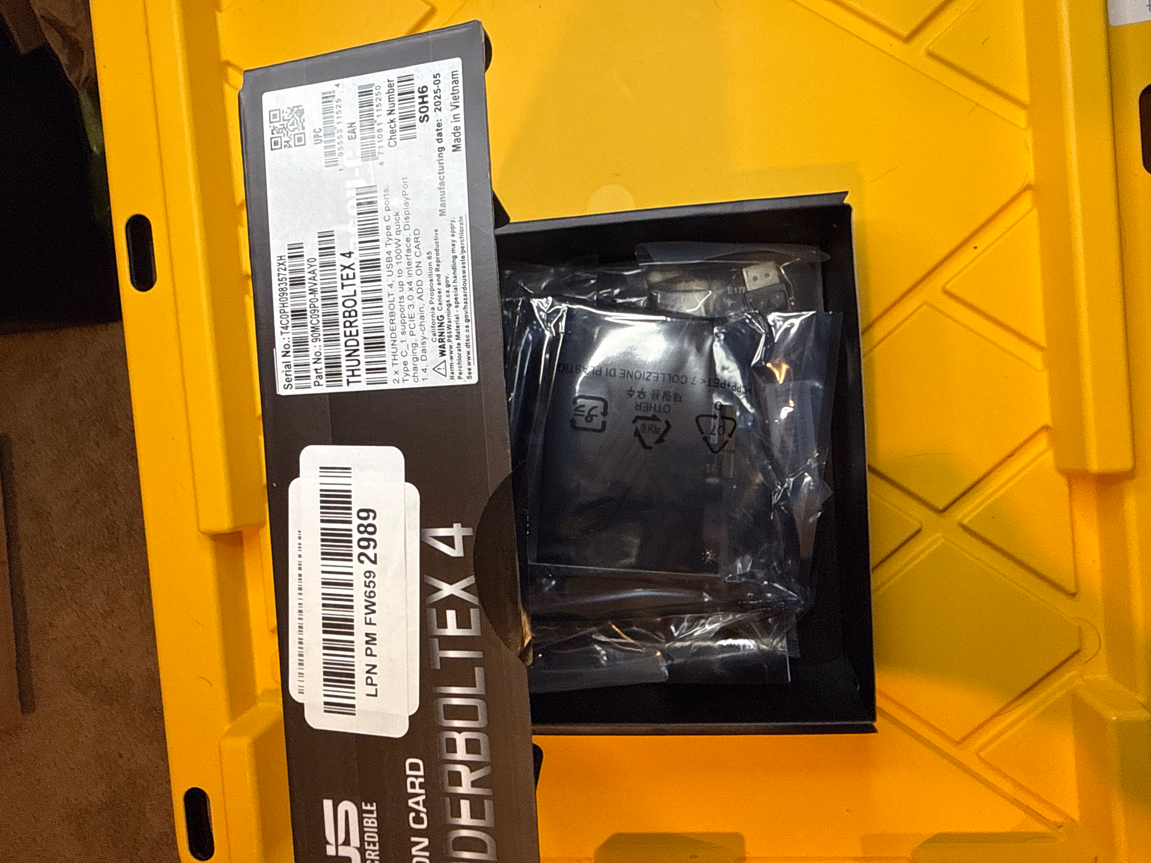 ASUS ThunderboltEX 4 with Intel® Thunderbolt™ 4 JHL Black thumbnail 3