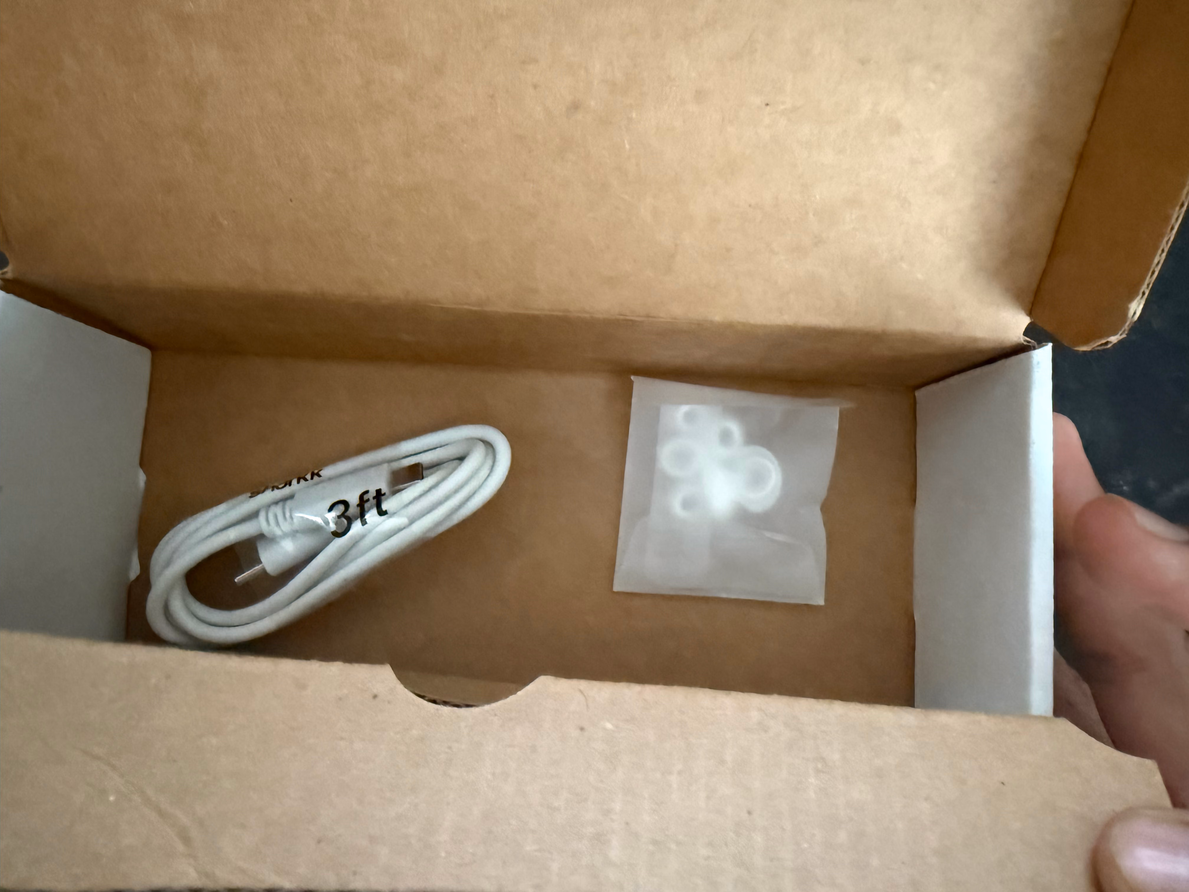 Apple AirPods Pro (2nd generation) with MagSafe Charging Case (USB-C) (Amazon Renewed) thumbnail 3
