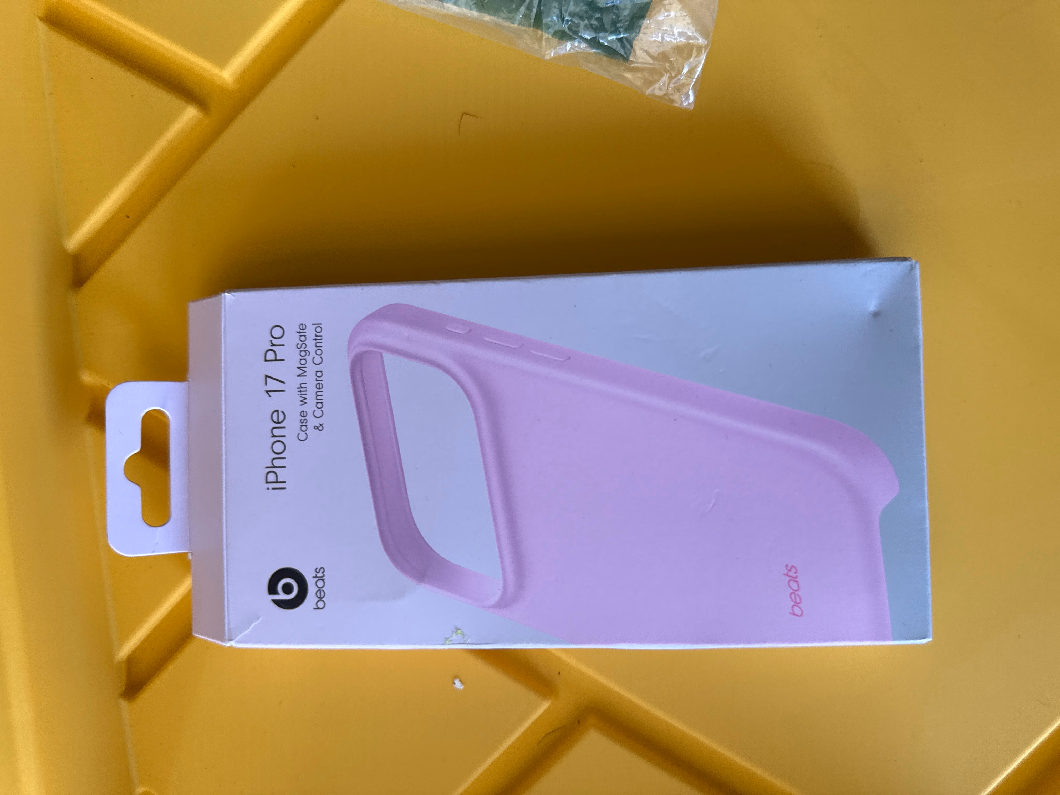 Beats iPhone 17 Pro Case with MagSafe & Camera Control MGKF4LL/A Pebble Pink thumbnail 2