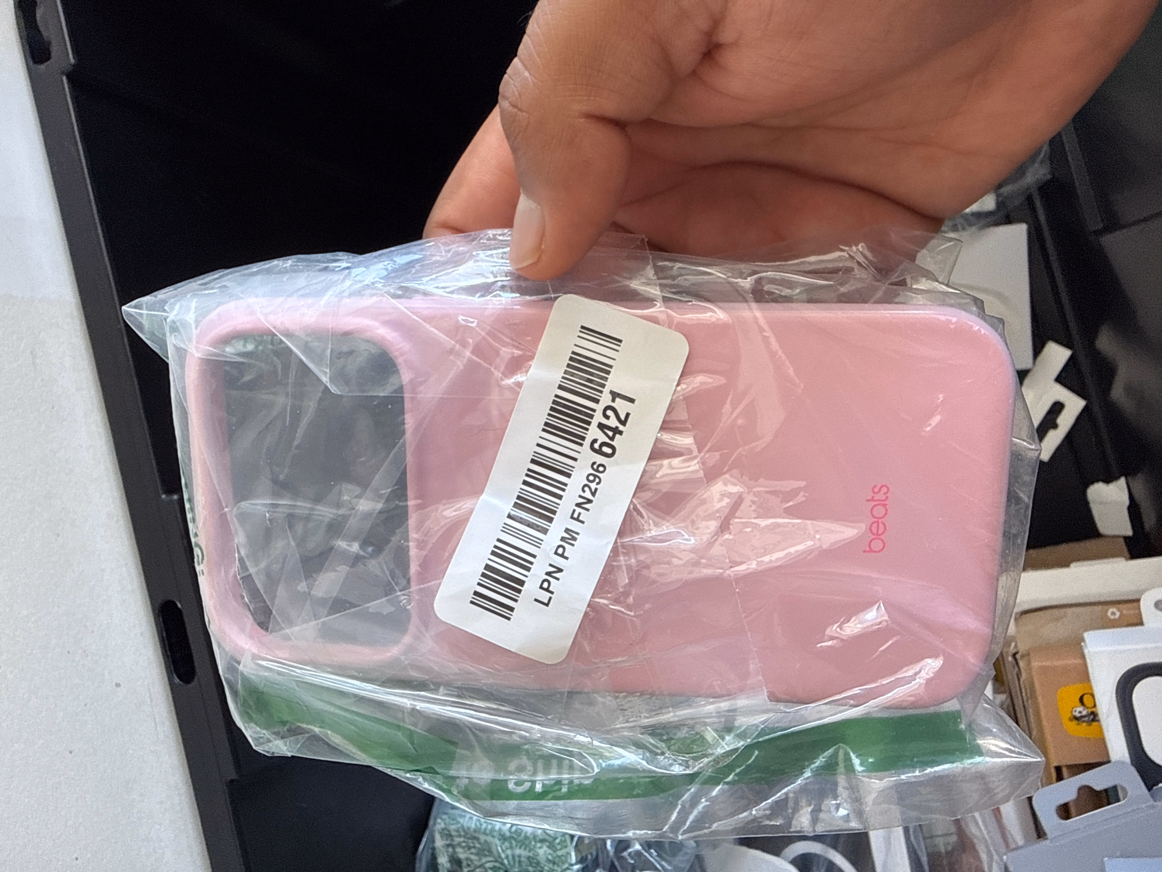 Beats iPhone 17 Pro Case with MagSafe & Camera Control MGKF4LL/A Pebble Pink thumbnail 3