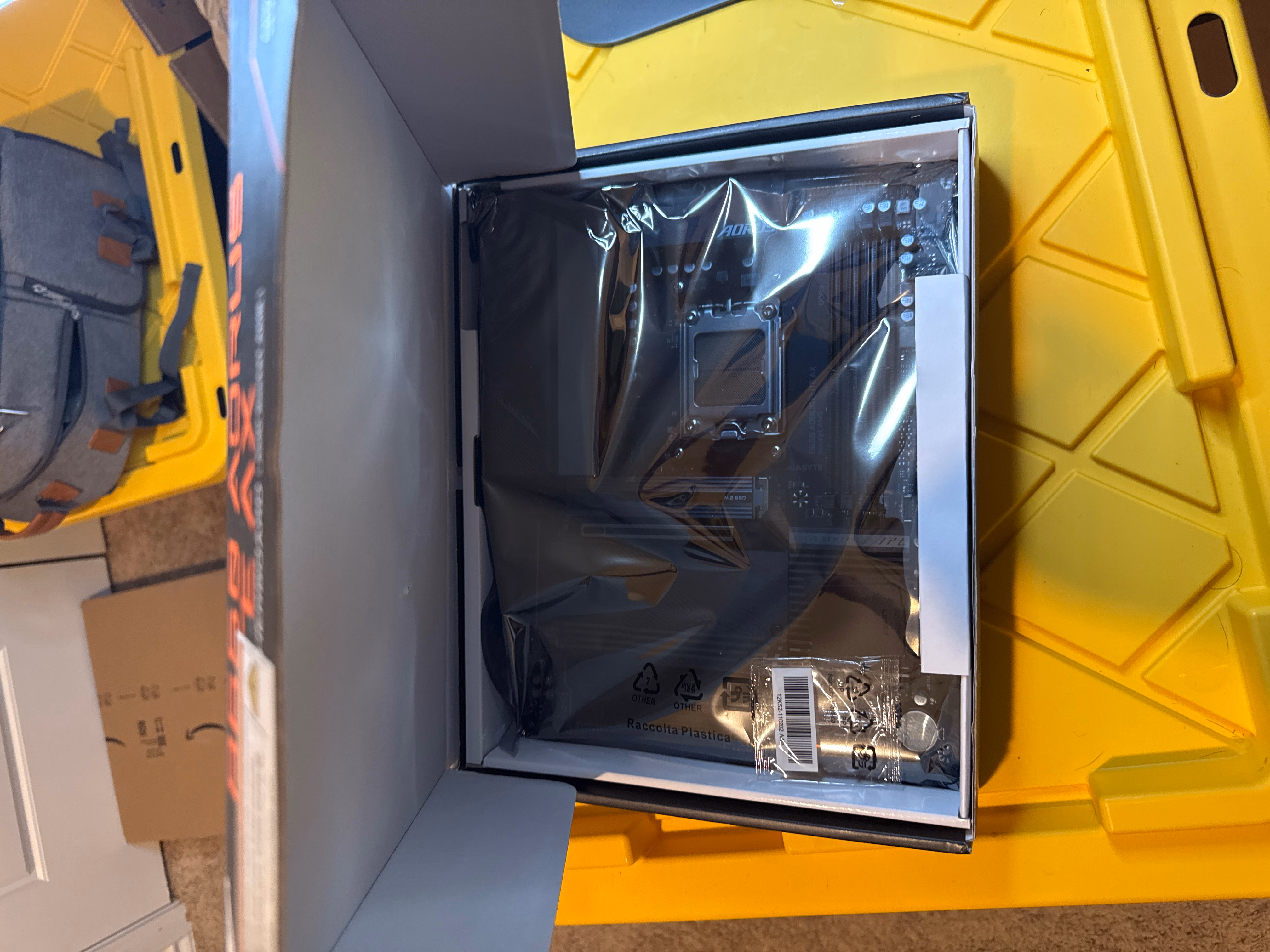 GIGABYTE B650 AORUS Elite AX AM5/LGA 1718/ AMD B650/ATX/ thumbnail 3
