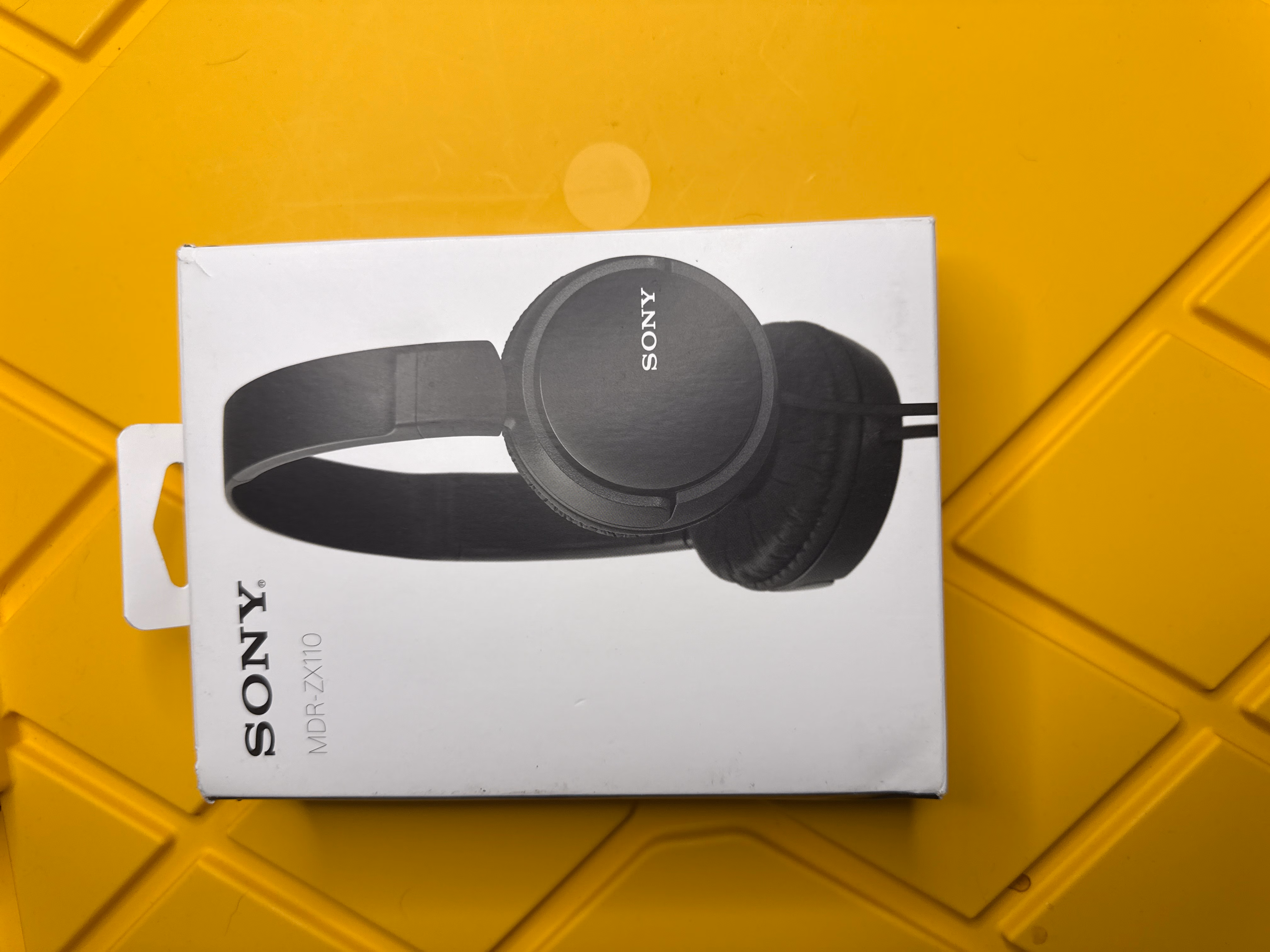 Sony ZX Series Wired On-Ear Headphones – Open | Unit 2636 thumbnail 2