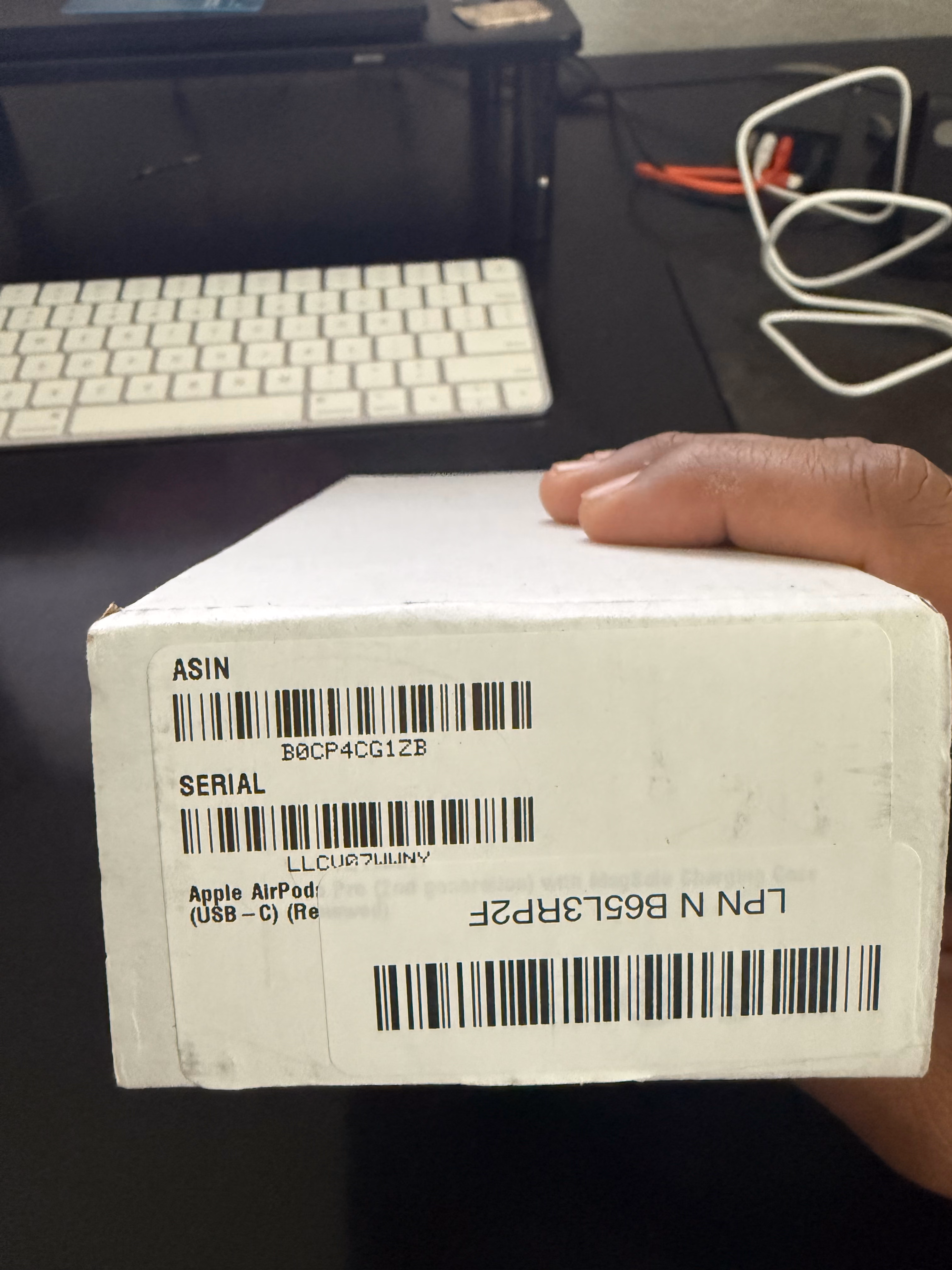 Apple AirPods Pro (2nd generation) with MagSafe Charging Case (USB-C) (Amazon Renewed) thumbnail 4