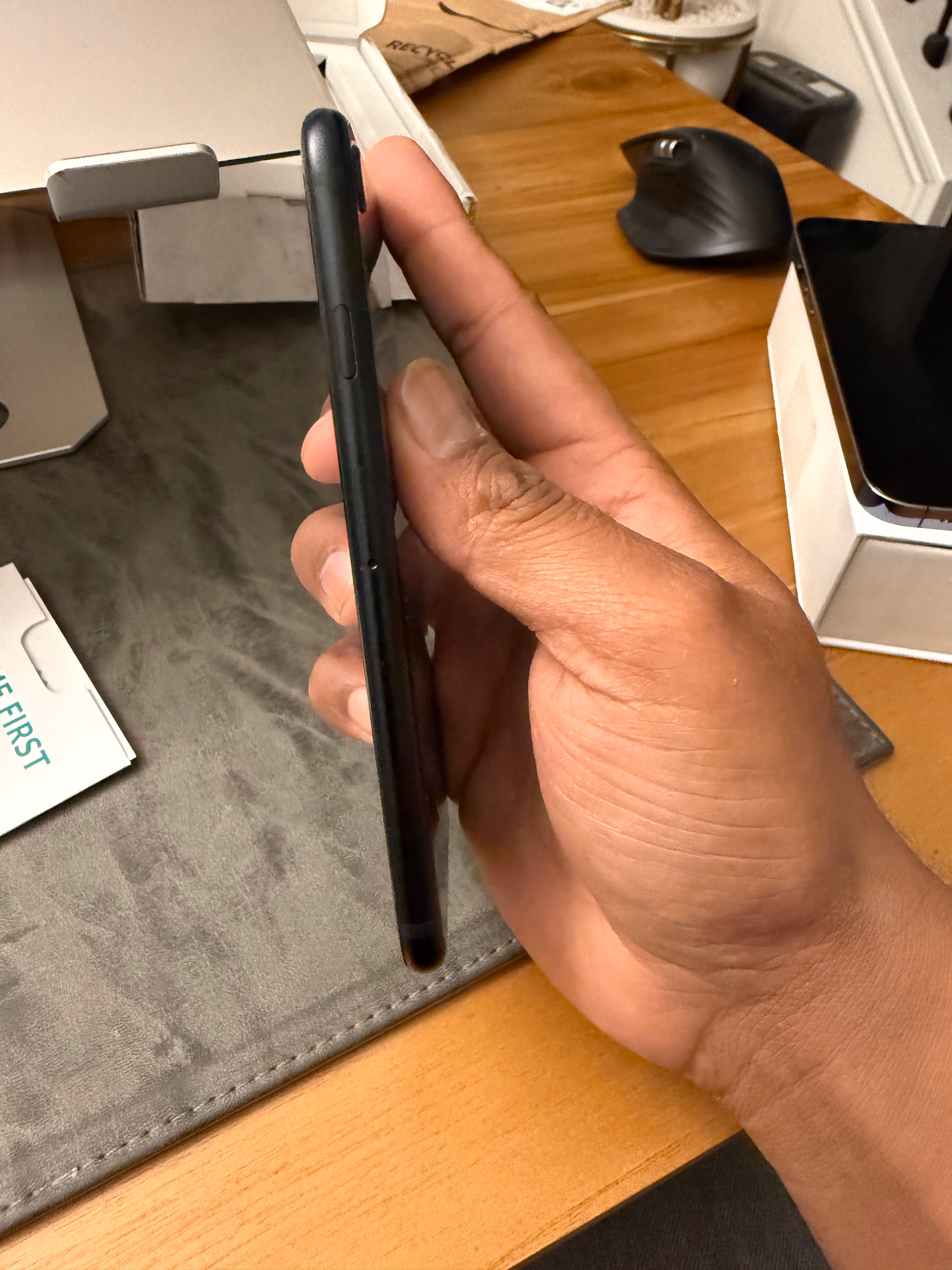 Apple iPhone SE 3rd Gen, 128GB, Midnight - Unlocked (Amazon Renewed Premium) thumbnail 4