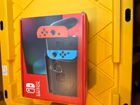 Nintendo Switch with Neon Blue and Neon Red Joy-Con Nacional thumbnail 2