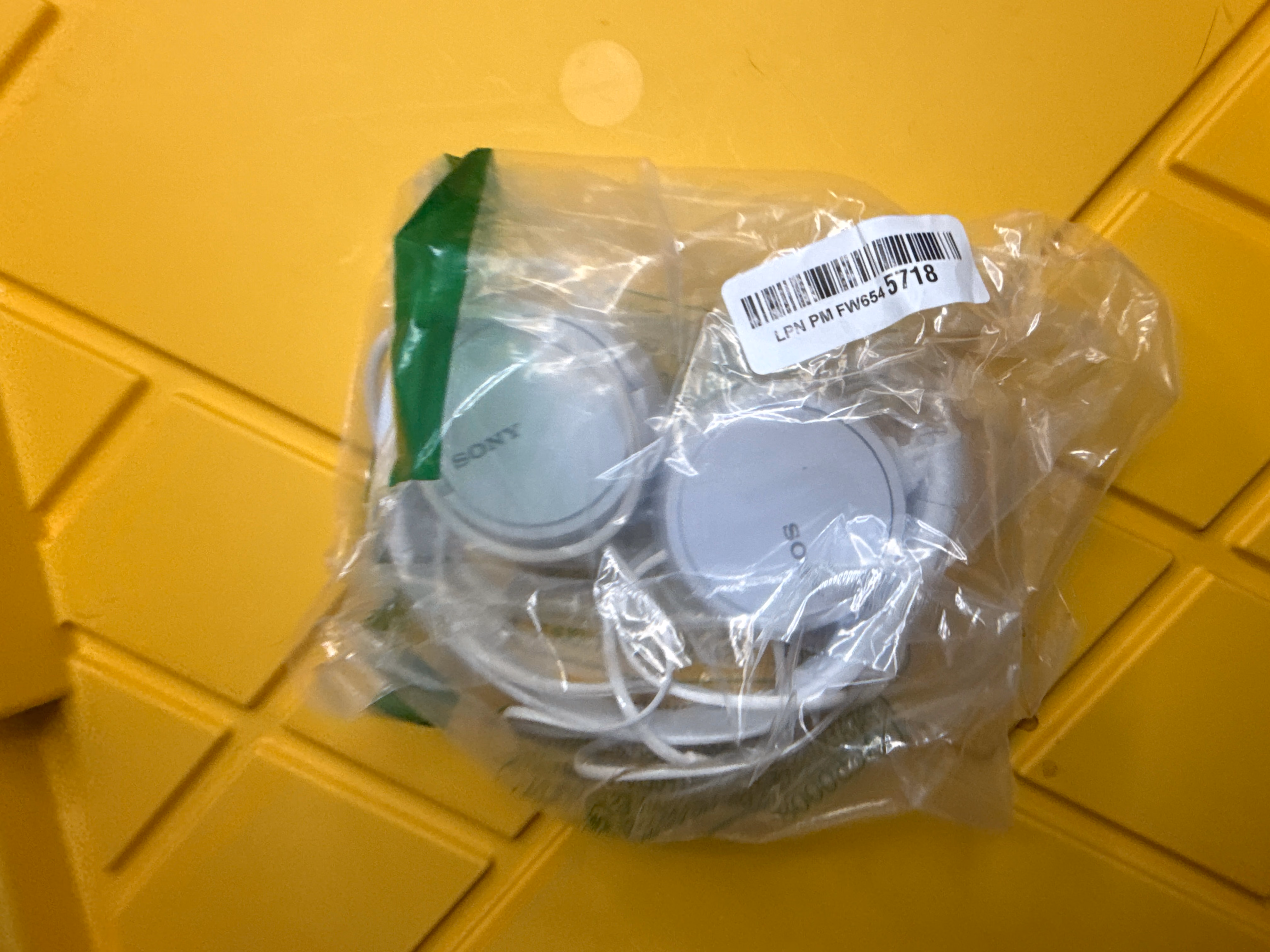 Sony ZX Series Wired On-Ear Headphones MDRZX110 White thumbnail 2