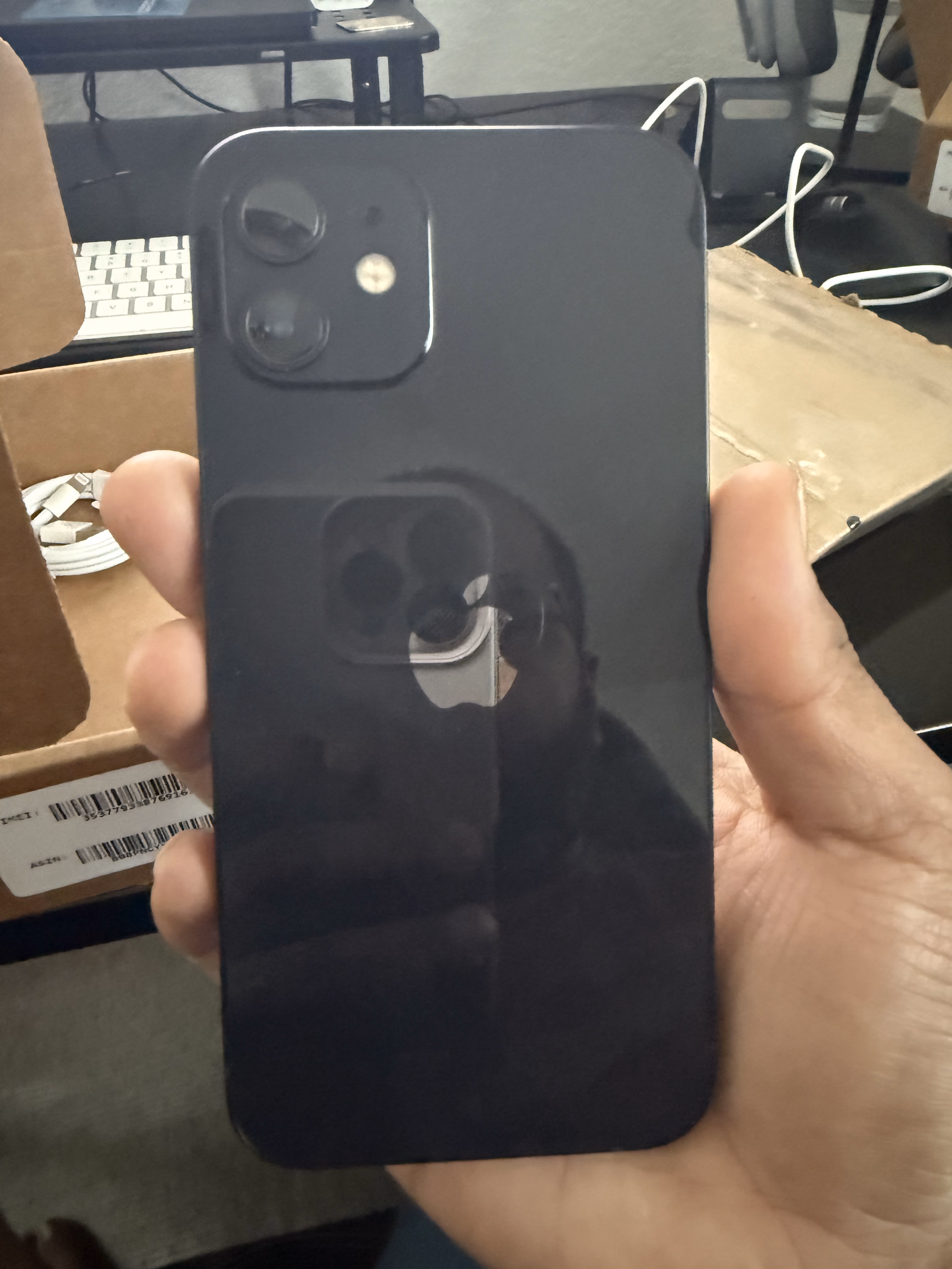 Apple iPhone 12, 128GB, Black - Fully Unlocked (Amazon Renewed) thumbnail 2